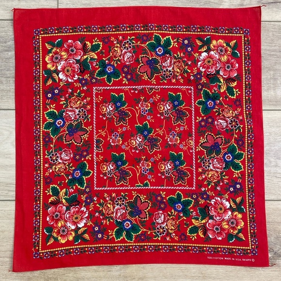 Vintage Accessories - Vintage Red‎ Floral Cotton Bandanna